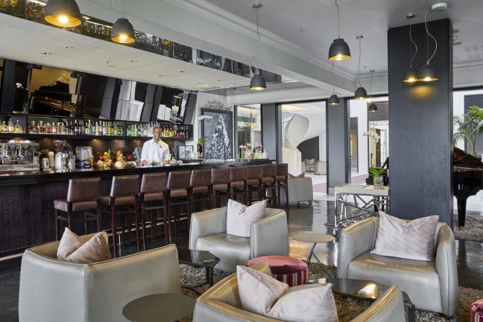 Bar with seating | Photo credit: Queen Victoria Hotel
