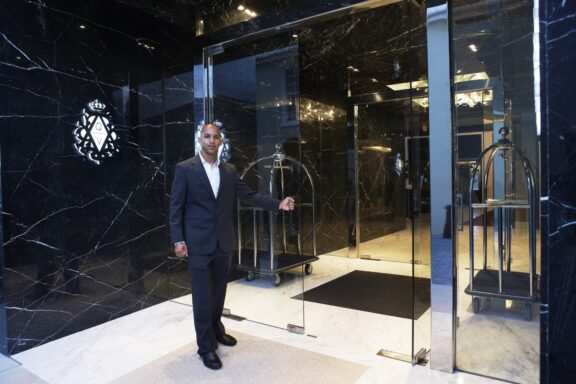 Hotel Exterior welcome | Photo credit: Queen Victoria Hotel