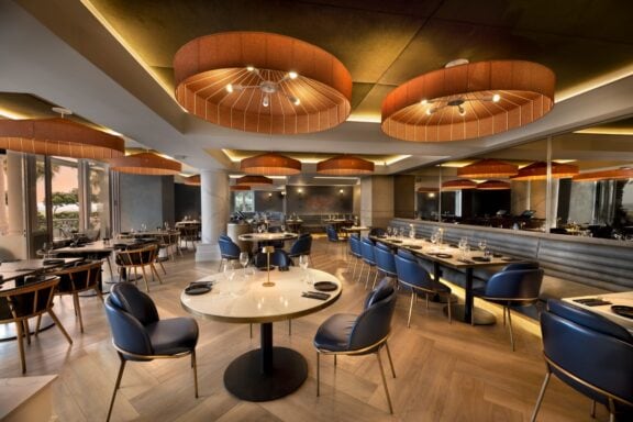 Restaurant seating | Photo credit: Winchester Hotel