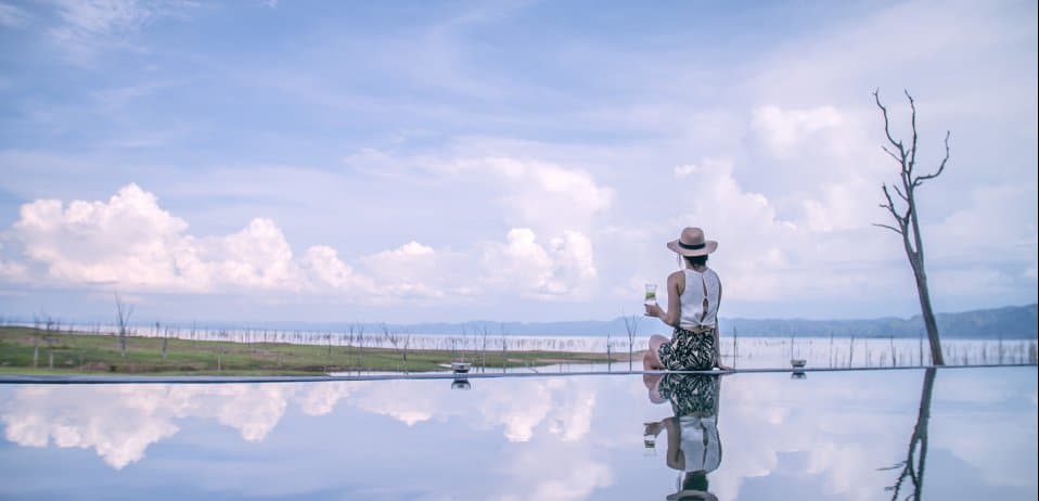 Changa safari camp lake kariba accommodation zimbabwe infinity pool