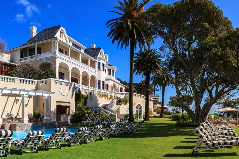 View of Ellerman House with green grass a palmtrees in Cape Town, and ideal location for a South Africa honeymoon