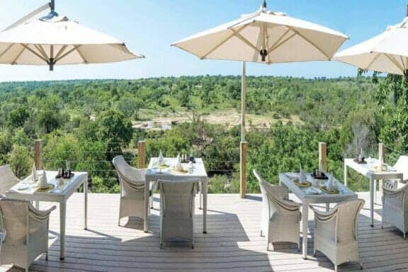 Luxury lodge dining area  | Photo credits: Leopard Hills