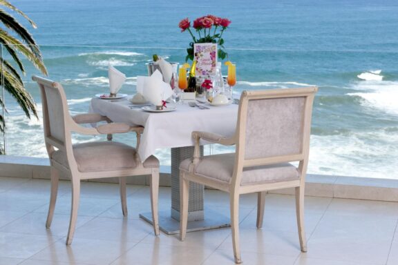 Breakfast table overlooking the ocean | Photo credit Clarendon Bantry Bay