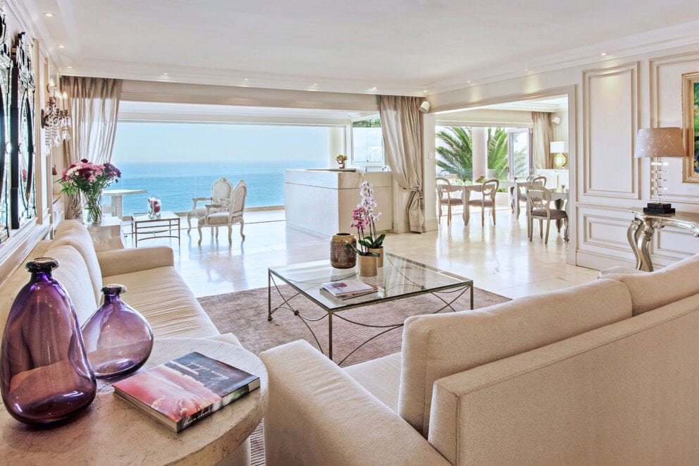 Hotel lounge | Photo credit: Clarendon Bantry Bay