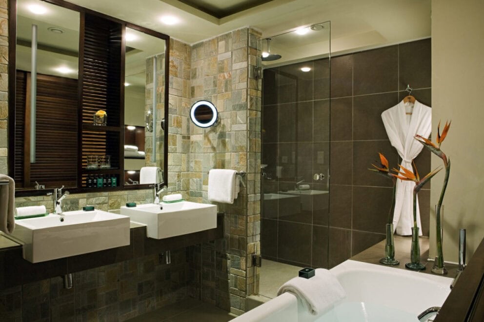 Luxury Double Room Bathroom | Photo credit: Sofitel Mauritius L'Impérial Resort & Spa