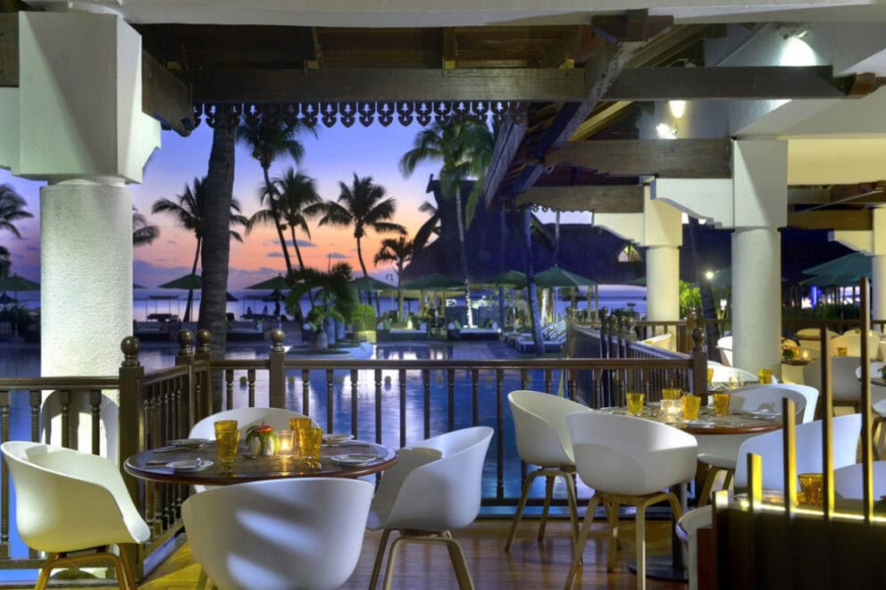 Ravinala Restaurant at night | Photo credit: Sofitel Mauritius L'Impérial Resort & Spa