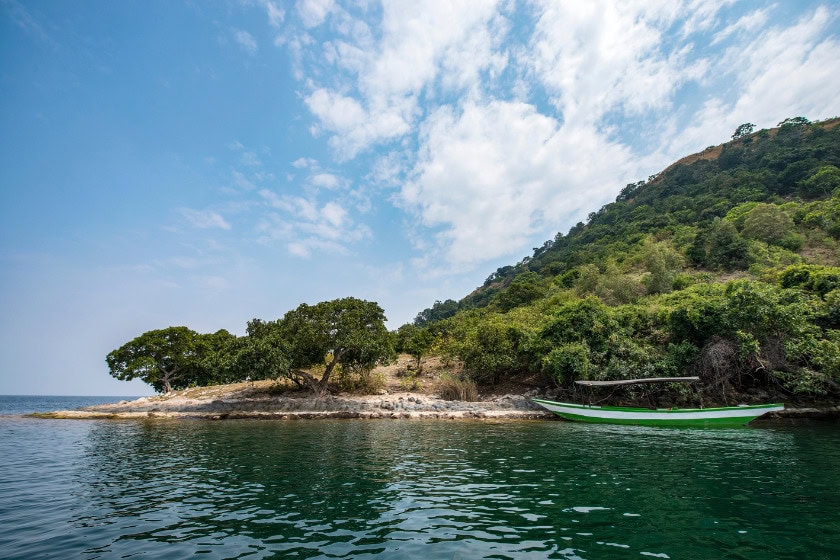 Boat by the shore of Lake Kivu, Rwanda | Photo credit: OscarEspinosa, Getty Images via Canva