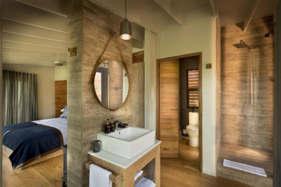 Luxury Suite Bathroom | Photo credit: Marataba Mountain Lodge